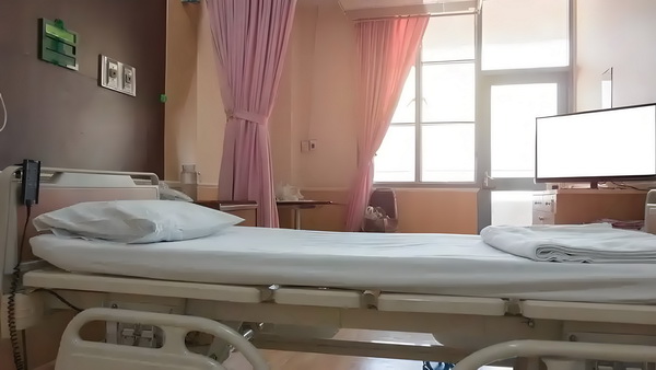 杨幂在首映礼上的一个举动，让赵丽颖再成为焦点